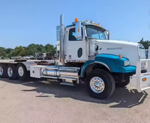EL MEJOR MODELO LIMPIO DE 2022: Camión Western Star 4900 de Cabina Doble con Tres Ejes - Transmisión Manual de 18 Velocidades, LISTO PARA USAR - Product Image 4