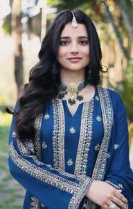 Nouvelle collection de vêtements de mariage de créateur broderie de séquence de fausse georgette lourde avec des glands haut de travail et palazzo avec Dupatta - Product Image 3