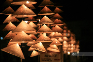 Recuerdo tradicional de Vietnam Non La Hat con material de hoja de palma y opciones personalizadas - Product Image 3