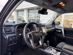 Toyota 4Runner SR5 4x4 4DR SUV 2021 ASEQUIBLE con Transmisión Automática y Asientos de Cuero - Product Image 2