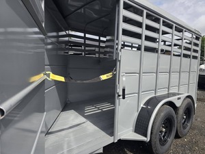 Remolque Usado Delta 500 Combo para Caballos y Ganado, con Capacidad para 2-3 Caballos/Ganado/Cabras/Ovejas, 200 kg de Capacidad, Buen Precio - Product Image 3