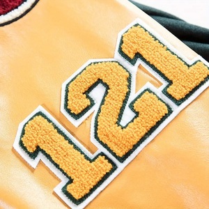 Chaquetas Varsity de estilo callejero personalizadas para hombre para invierno Diseño único con cuello alto y etiquetas de parches de logotipo - Product Image 3