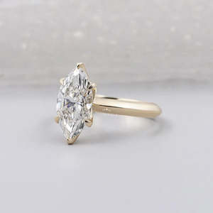 Anillo de Compromiso Solitario con Diamante de Corte Marquesa de 2 Quilates para Mujer, en Oro Amarillo con Engaste de 6 Puntas, Certificado IGI - Product Image 3