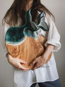 Tabla de cortar de resina epoxi de madera de teca hecha a mano única, tabla de cortar de resina de río oceánico para servir alimentos - Product Image 5