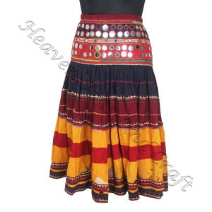 Jupe de Rabari en Broderie Artisanale Vintage pour Femme, Jupe Artisanale, Magnifique Jupe Kutchi Vintage Rare, Art Artisanal, pour Femme - Product Image 4