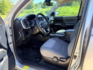 Toyota Tacoma SR5 V6 d'occasion à bas prix, modèle 2019, à vendre - Product Image 3