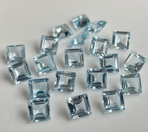 Topaze Bleu Ciel Naturelle Carré 8mm coupe Facette-Loose Topaze Bleu Ciel Coupe Carrée - Product Image 4