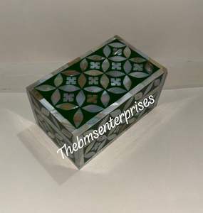 กล่องของขวัญทรงเปลือกหอยไข่มุกแฮนด์เมด - Product Image 1