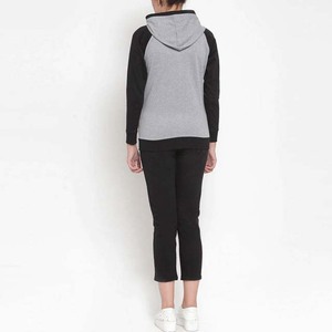 ชุดวอร์มกีฬาฤดูหนาวแบบมีโลโก้สั่งทำ ชุดออกกำลังกาย ชุดฟลีซ ฮู้ดดี้สีตัดกัน กางเกงวอร์มขายาว ชุดลำลองสำหรับผู้หญิง 100% - Product Image 3