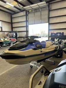 Listo para enviar: Moto acuática Sea-Doo Wake Pro 230 de 300hp, modelo 2025, con motor de aluminio de 2 tiempos y 1800cc de capacidad para uso automático. - Product Image 3