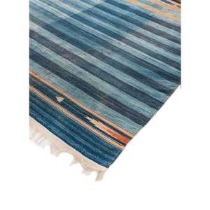 พรมลายทางสไตล์คิลิมสีน้ำเงิน รุ่น Paem-779 จาก Nayaab Designer ผลิตจากผ้าฝ้ายทอแบบแบน เหมาะสำหรับใช้ในบ้าน ห้องนอน สำนักงาน โรงแรม และการเดินทาง - Product Image 2