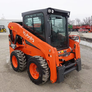 Achetez un chargeur sur chenilles Kubota SSV65 avec une excellente historique de performance. Chargeur sur chenilles Kubota de qualité supérieure pour la construction et le bâtiment. - Product Image 1