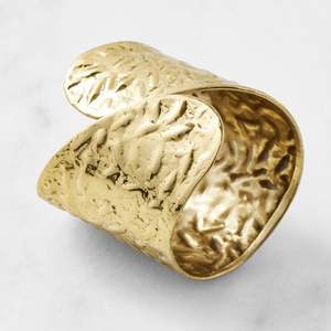 Élégant rond de serviette en métal décoratif avec finition dorée, parfait pour table à manger, mariage et dîner romantique - Product Image 3