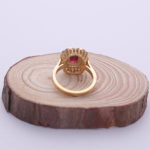 Anillo de Diamantes con Halo de Rubí Corte Radiante Certificado por IGI en Oro Amarillo/Blanco y Rosa de 9K - Product Image 5