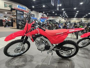 Nuova <span class=keywords><strong>Honda</strong></span> CRF <span class=keywords><strong>125</strong></span> Big Wheel 2026 Completamente Rifornita, <span class=keywords><strong>Moto</strong></span> da Cross Pronta per la Spedizione in Tutto il Mondo - Product Image 2