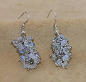 Boucles d'oreilles en grappe de pierres de lune pour femmes, en argent sterling 925, bijoux en pierres précieuses faits à la main - Product Image 1