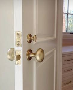 Pomo de Puerta de Latón Premium para Interiores Modernos, con Construcción Robusta y Acabado Dorado Pulido - Product Image 3