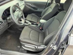 Hyundai Elantra GT d'occasion 2018 à bas prix à vendre - Product Image 2