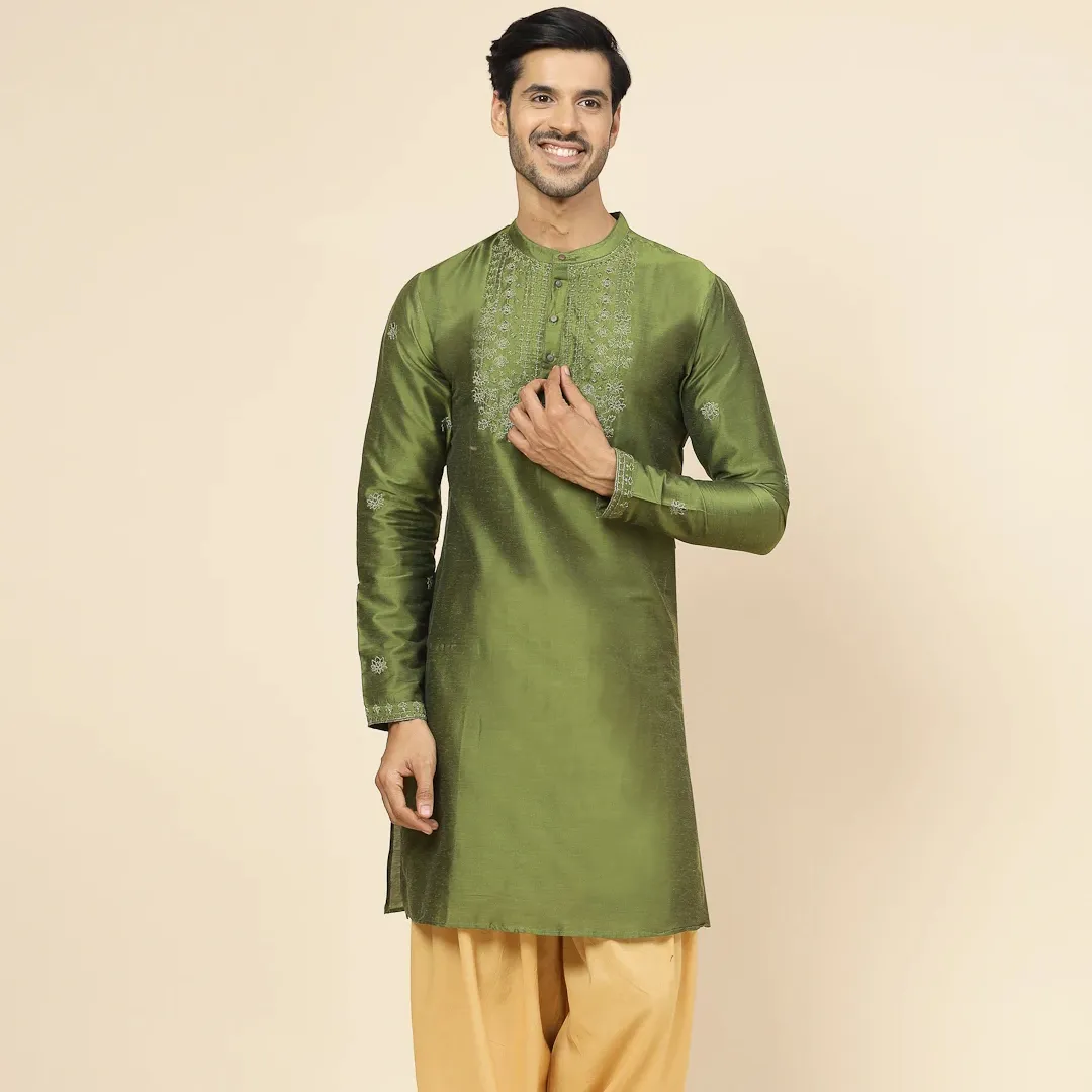 Set Kurta da uomo di colore verde ricamato abbigliamento etnico alla moda collezione di abbigliamento festivo da uomo alla moda a prezzi all'ingrosso