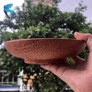 Platos de madera de coco ecológicos para una cena sostenible - Product Image 3