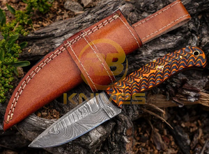Couteau de chasse et de camping en acier Damas fait main, parmi les plus vendus |   Couteau à lame fixe personnalisé, manche en bois pleine soie, étui en cuir, garantie 3 ans - Product Image 3