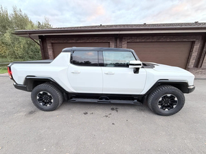G.M.C Hummer EV AWD 2022, toit métallique automatique, simple, foncé, sièges en cuir, batterie au lithium, toit ouvrant panoramique, équipements haut de gamme - Product Image 4