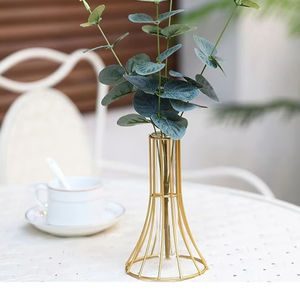 Vase en aluminium fait main, artisanat décoratif pour la maison, élégant, pour table, intérieur/extérieur, durable, design artisanal - Product Image 1