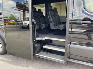 Autobús Usado en Buen Estado para Transporte de 15 Pasajeros, Automático, Volante a la Derecha, 2021-2023, Sin Accidentes y con Garantía - Product Image 4