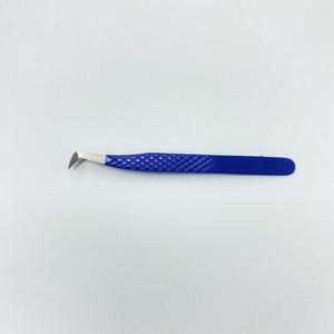 Pince à cils en acier inoxydable de précision à poignée diamantée au design personnalisé, couleur bleue russe pour la beauté - Product Image 2