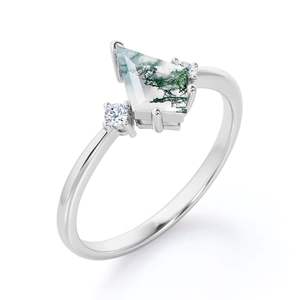 Anillo de compromiso de diamantes CZ de ágata verde musgo en forma de cometa de Plata de Ley 925 con grabado para bodas - Product Image 2