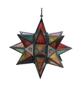 Linterna de hierro de metal de vitral con un marco de acabado vintage y bellamente diseñado para mejoras artísticas de iluminación - Product Image 1