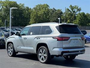 2024 Yota Sequoia Levin Turbo argento celeste colore 3.5L ibrido 10KM V6 16V 5-posti R21 dimensione pneumatico sinistra luce automatica - Product Image 3