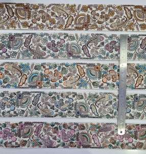 Garniture en dentelle perlée artisanale de luxe pour robes de mariée robes de soirée et saris rehaussés de perles paillettes et perles écologiques - Product Image 6