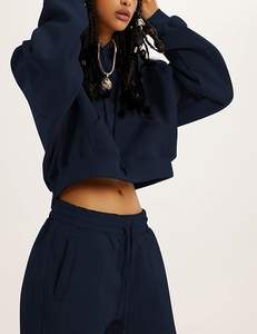 Top corto personalizado elegante para mujer, chándal cómodo conjunto de dos piezas para viajes y uso en el salón para ropa de calle a la moda - Product Image 3