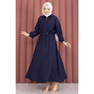 ชุดกีฬาผู้หญิงสีน้ำเงินกรมท่า เสื้อครอปและกระโปรง - Product Image 4