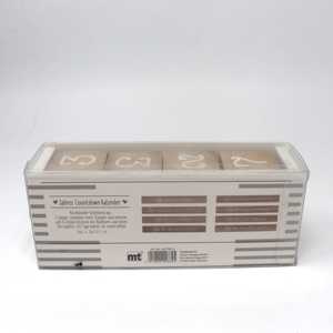 Calendrier de bureau minimaliste en bois avec compte à rebours annuel et compteur de jours pour les occasions de fête d'anniversaire - Product Image 1