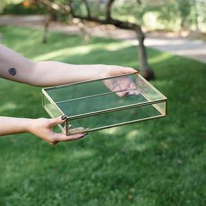 Boîtes à bijoux en laiton et verre antiques de taille personnalisée emballées dans des unités de stockage en carton - Product Image 4