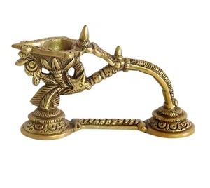Lámpara de oro Diya de aceite de latón tradicional indio para Pooja Temple Home Decor Diwali Festival Uso religioso - Product Image 1