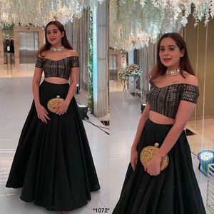 Top corto de fiesta de seda tapeta negra lehenga - Product Image 2