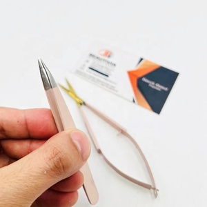 Pince à épiler et ciseaux professionnels légers et écologiques en acier inoxydable de précision à pointe fine pour le soin des sourcils, avec logo personnalisé - Product Image 4