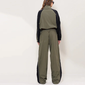 Conjunto de Top corto cortavientos con logotipo personalizado para mujer Conjunto informal de dos piezas Ropa de verano con cuello con capucha y tops largos - Product Image 3