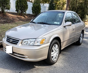 Gran Oferta, Excelente Estado: Toyota Camry LE 2001, Listo para Enviar - Product Image 1
