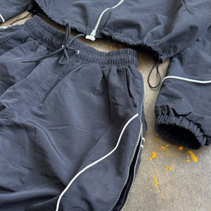 Ensemble short coupe-vent en nylon personnalisé Survêtement coupe-vent pour hommes femmes Veste et short imperméable - Product Image 5