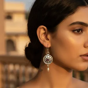 Boucles d'oreilles pendantes en argent sterling 925 avec perle pour femmes, accessoire de bijoux élégant et intemporel - Product Image 2