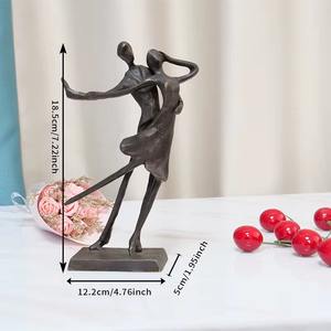 Les sculptures de couple en métal symbolisent l'amour éternel grâce à des matériaux qui résistent au temps, aux intempéries et aux tendances changeantes. - Product Image 4