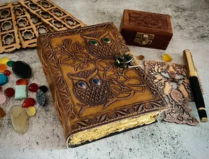 Livre d'adresses vintage en cuir véritable brun avec hibou en relief et œil en pierre noire, 220 pages, fait main, style professionnel, usage promotionnel - Product Image 5