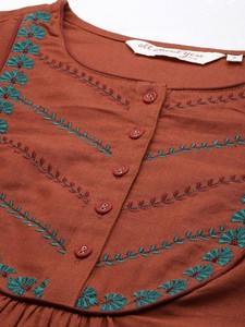 Colección de Kurtis de Algodón con Bordado Floral de Diseño Moderno, Elegantes y Festivos para el Verano, Moda Femenina al por Mayor - Product Image 5