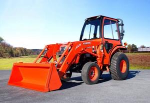 รถแทรกเตอร์ Kubota L3301 33 แรงม้า ขับเคลื่อน 4 ล้อ มือสอง พร้อม PTO ด้านหลังแบบใช้งานต่อเนื่อง มีจำหน่าย - Product Image 2