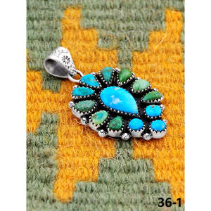 Pendentif Turquoise Fait Main du Sud-Ouest, Émeraude de la Vallée avec Sertissage à la Française en Argent Sterling, Breloques Taille Émeraude - Product Image 3