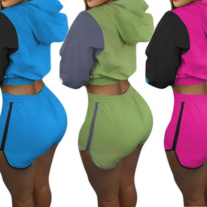 Ensemble Jogging 2 Pièces Femme Automne 2026 Écologique : Crop Top à Capuche et Short, Motif Uni en Velours Antistatique avec Poche 3D, Style Décontracté - Product Image 3